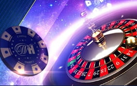 Mesa de ruleta y una ficha de casino